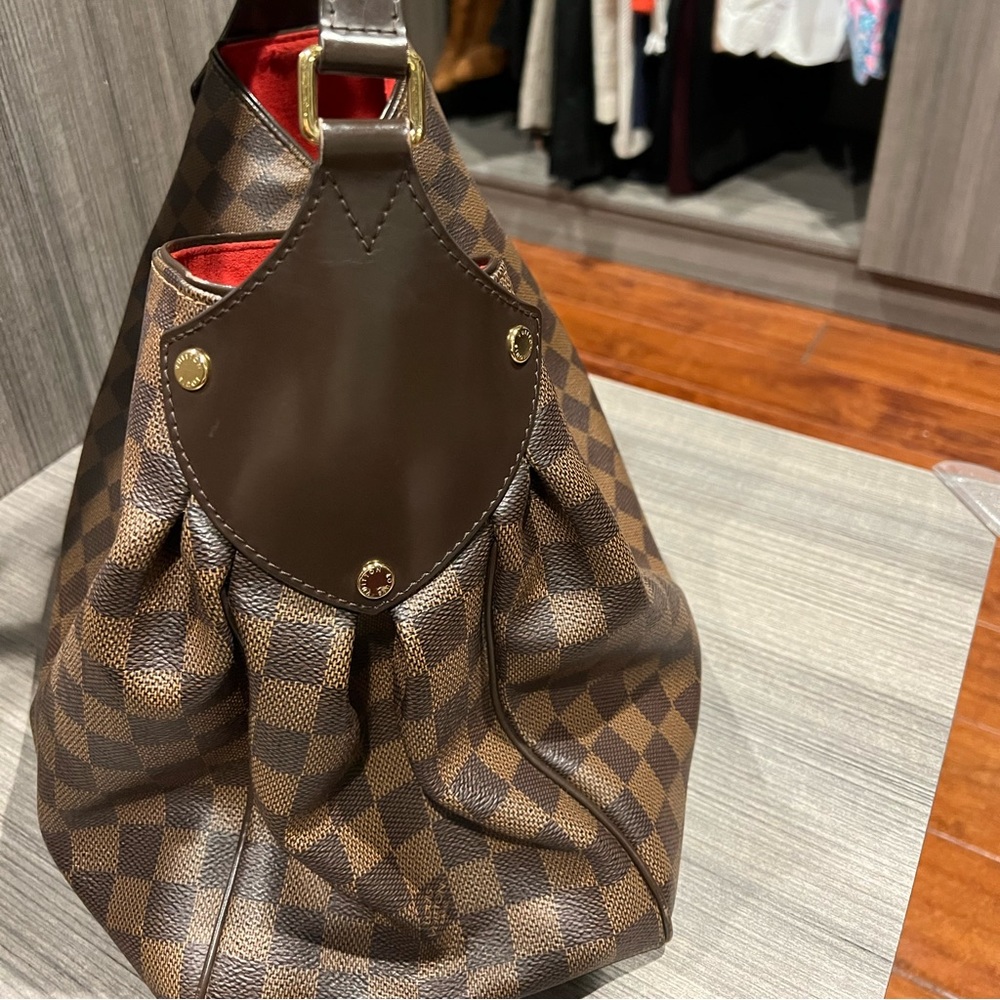 Louie. Vuitton purse
